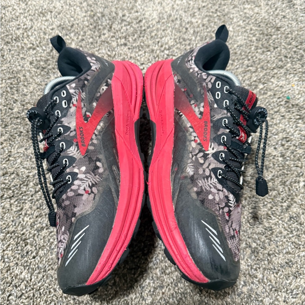 Brooks cascadia 16 Black and Red Athletic Shoes - Picture 4 of 9
